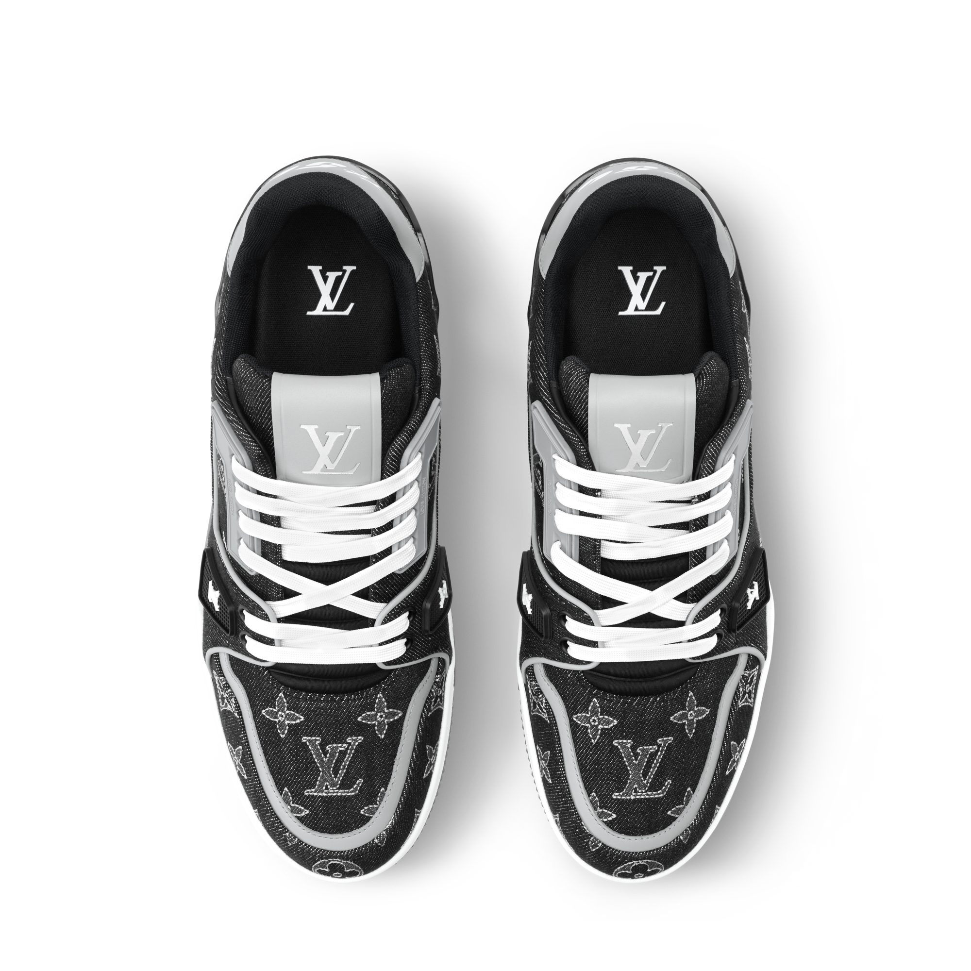  Zapatos Tenis <ul>
  <li>Color negro</li>
  <li>Tejido denim con motivo Monograma bordado/piel de becerro lisa</li>
  <li>Cordones</li>
  <li>Detalles distintivos</li>
  <li>Suela de goma con flores Monograma</li>
  <li>El artículo se ha fabricado en Italia</li>
</ul> | Louis Vuitton ® (Ampliar producto)